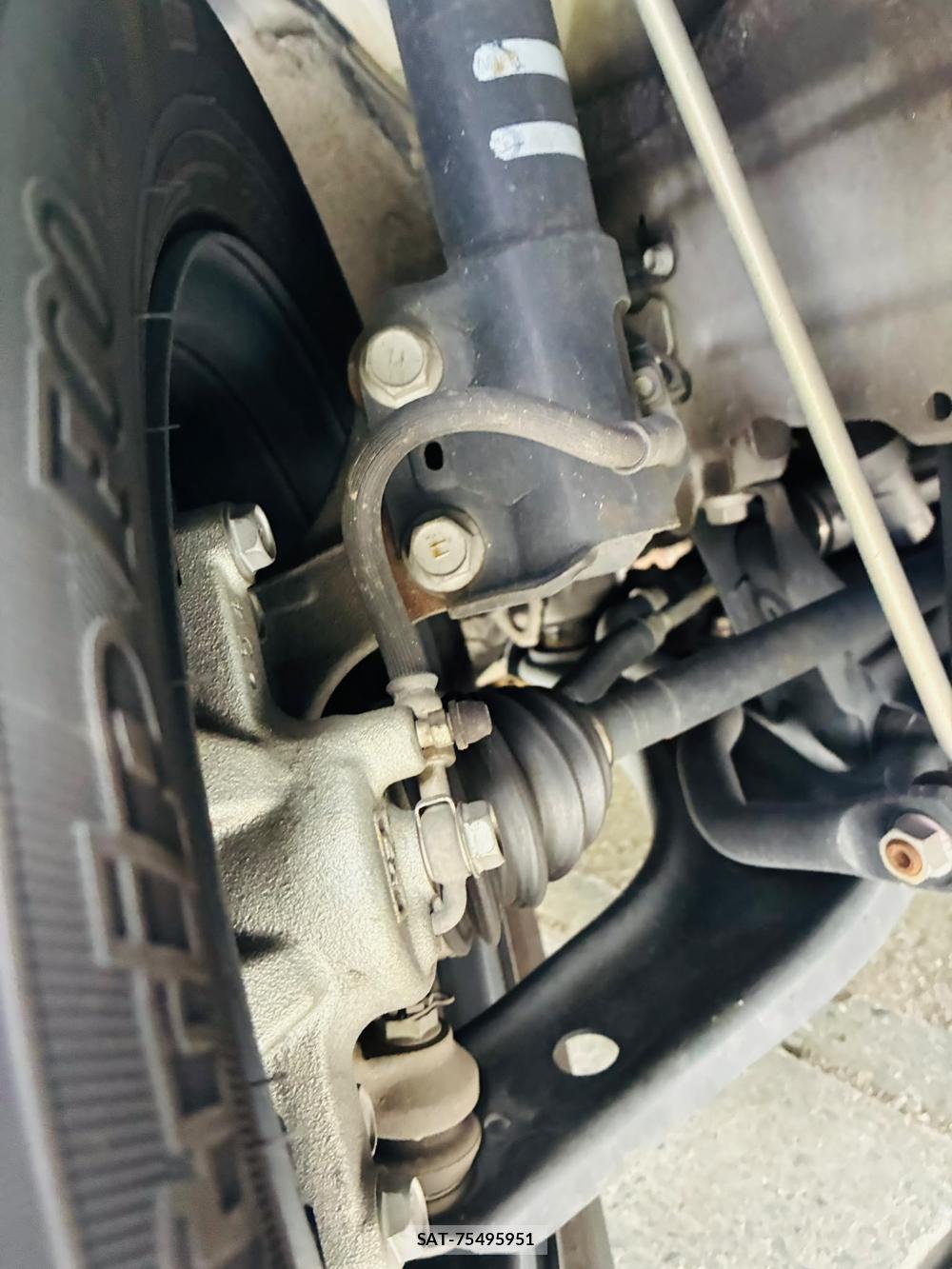 Toyota VITZ HYBRID 2017-11 8252232-33
