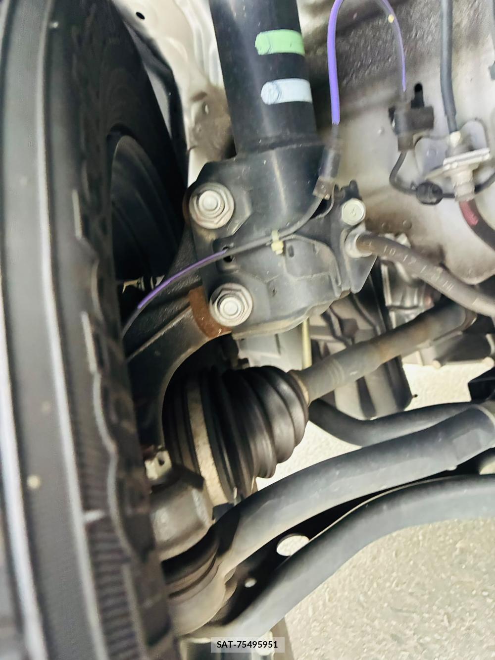 Toyota VITZ HYBRID 2017-11 8252232-34