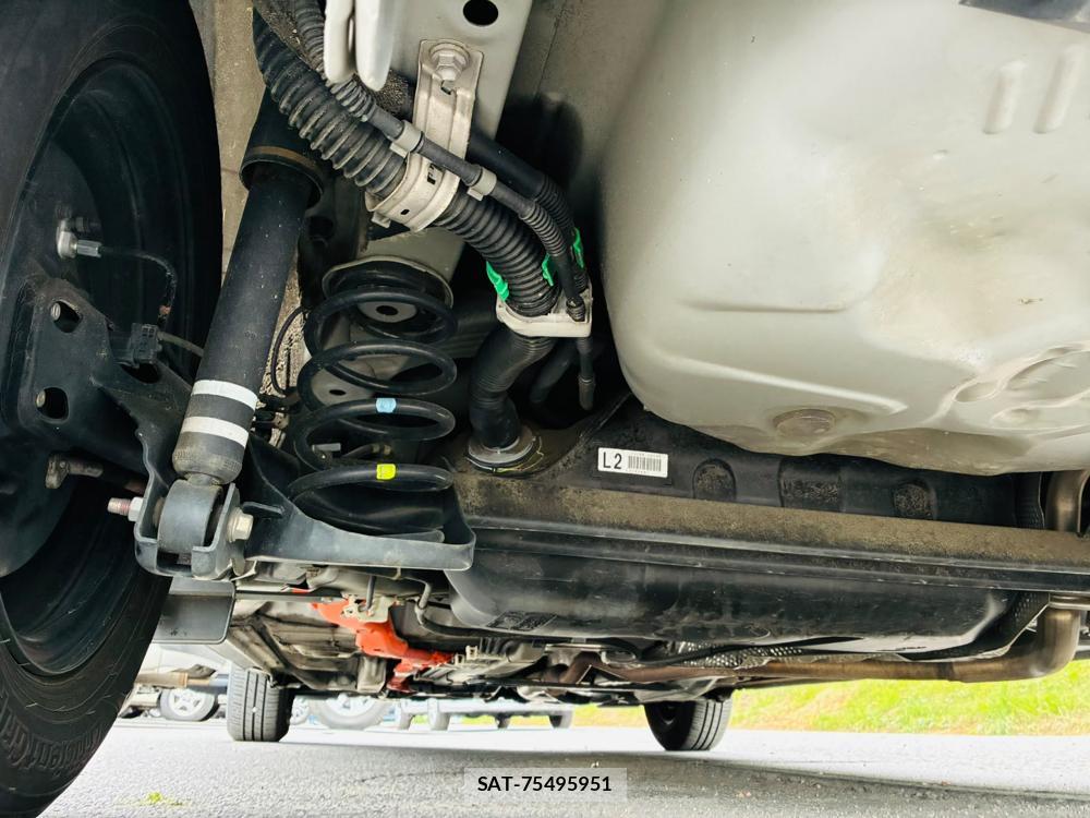 Toyota VITZ HYBRID 2017-11 8252232-35