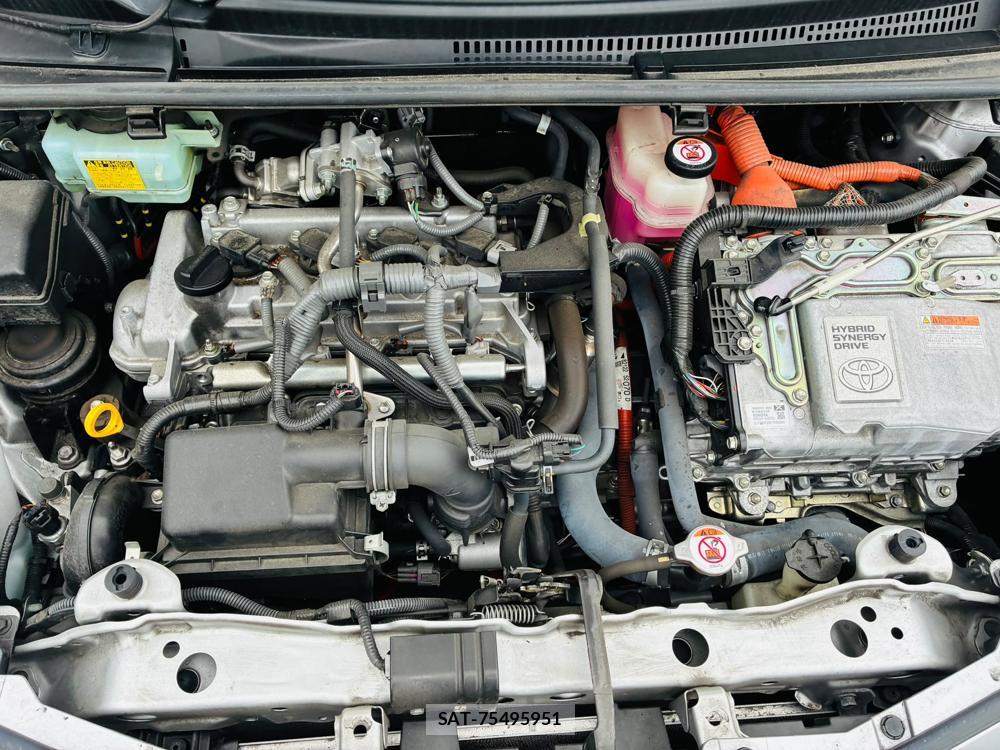 Toyota VITZ HYBRID 2017-11 8252232-38