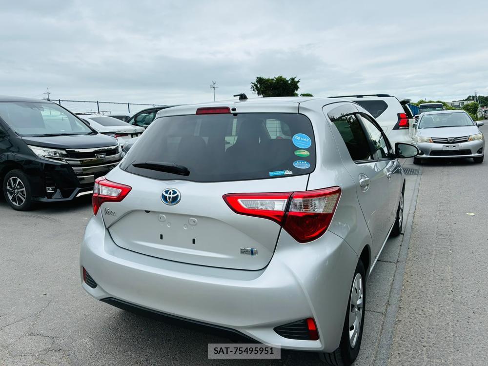 Toyota VITZ HYBRID 2017-11 8252232-4