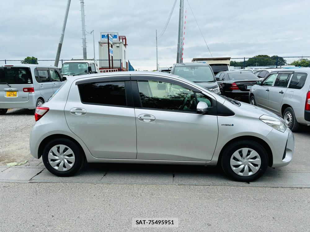 Toyota VITZ HYBRID 2017-11 8252232-5