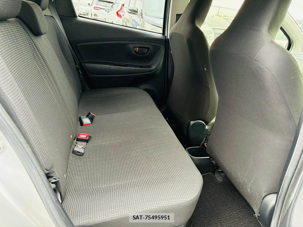 Toyota VITZ HYBRID 2017-11 8252232-8