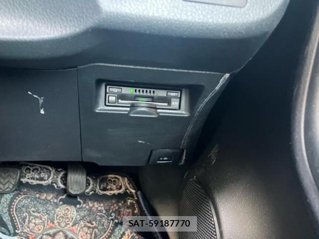 Toyota VITZ HYBRID 2019-03 8317890-18