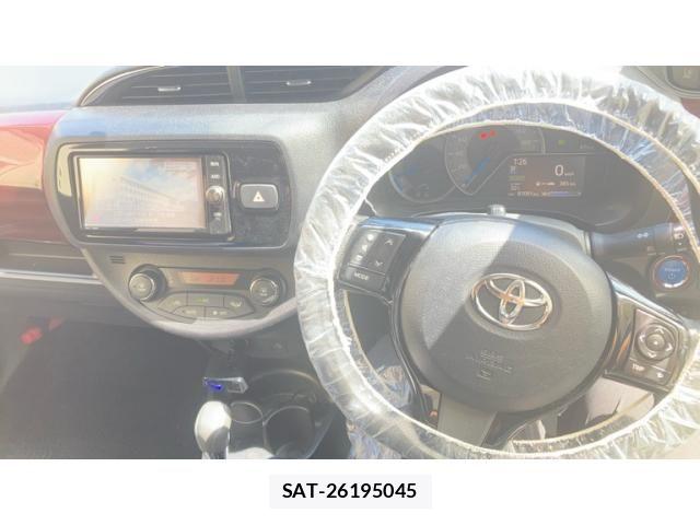 Toyota VITZ HYBRID 2017-10 8338389-12