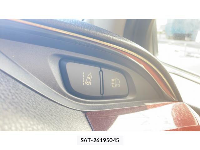 Toyota VITZ HYBRID 2017-10 8338389-18