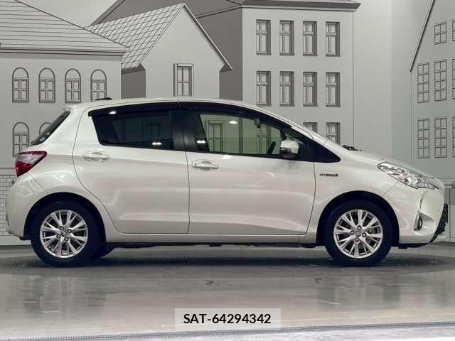 Toyota VITZ HYBRID 2017-07 8369625-9