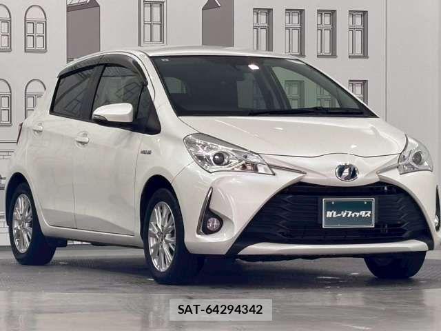 Toyota VITZ HYBRID 2017-07 8369625-10