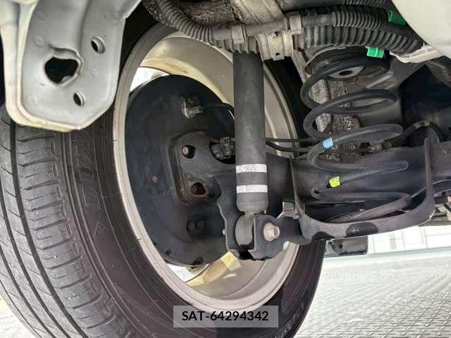 Toyota VITZ HYBRID 2017-07 8369625-11