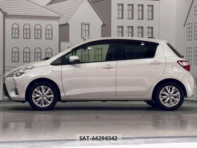 Toyota VITZ HYBRID 2017-07 8369625-4