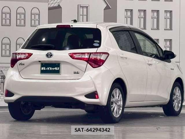 Toyota VITZ HYBRID 2017-07 8369625-8