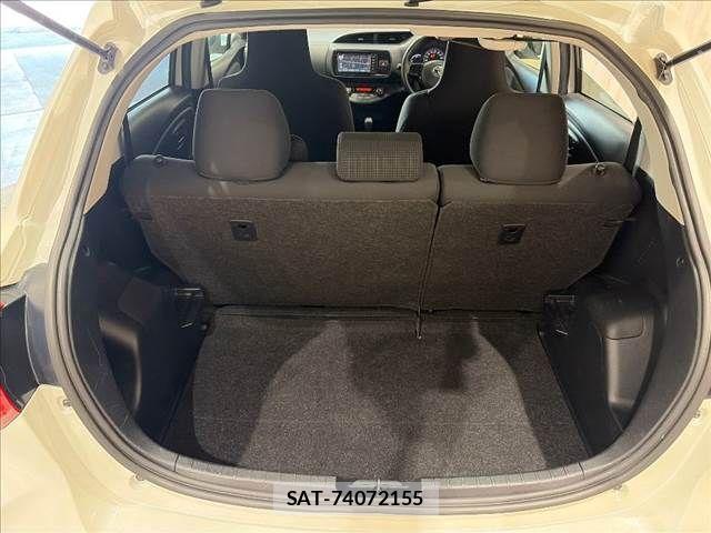 Toyota VITZ HYBRID 2017-12 8369623-9