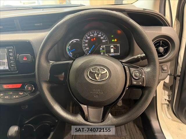 Toyota VITZ HYBRID 2017-12 8369623-10