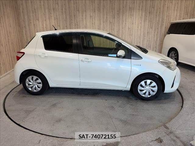 Toyota VITZ HYBRID 2017-12 8369623-15