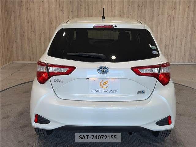 Toyota VITZ HYBRID 2017-12 8369623-17