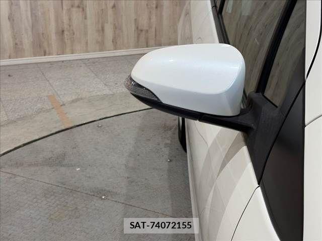 Toyota VITZ HYBRID 2017-12 8369623-22