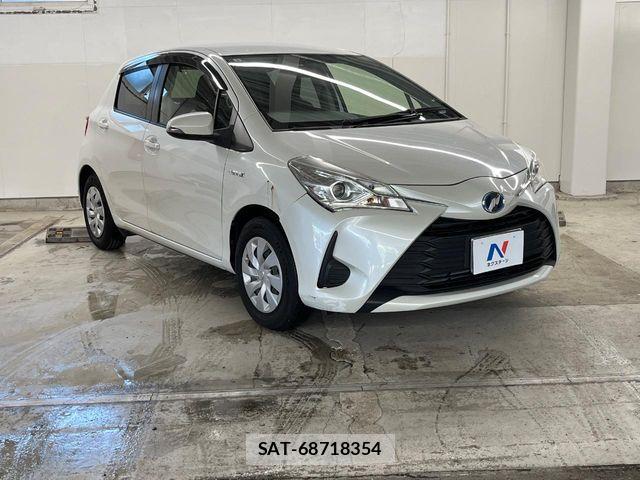 Toyota VITZ HYBRID 2017-08 8458726-15