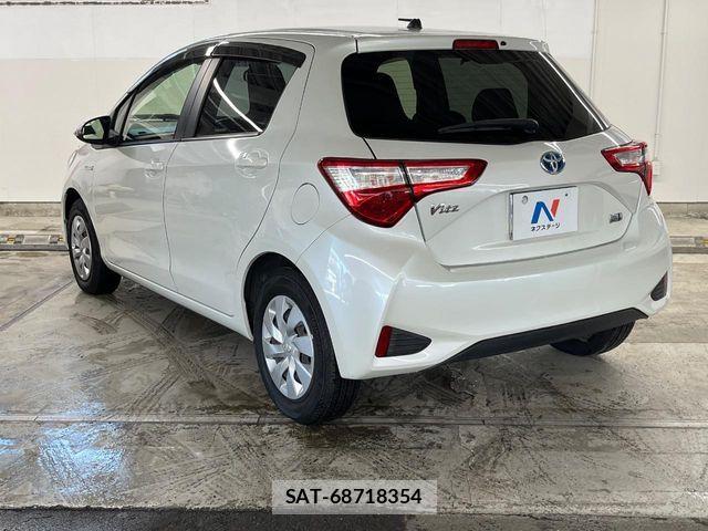 Toyota VITZ HYBRID 2017-08 8458726-16