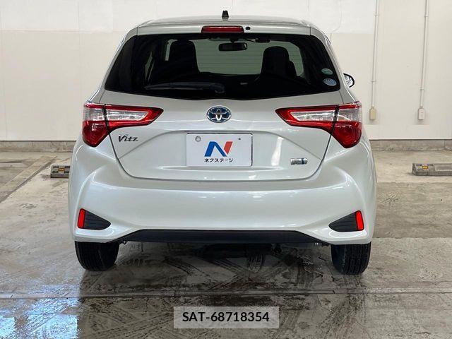 Toyota VITZ HYBRID 2017-08 8458726-18