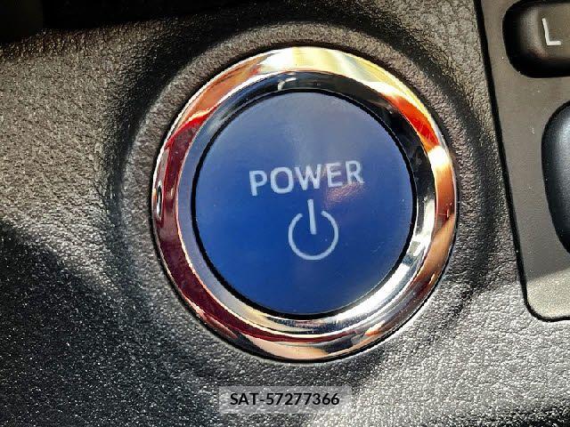 Toyota VITZ HYBRID 2017-05 8528064-11