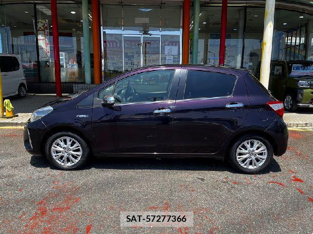 Toyota VITZ HYBRID 2017-05 8528064-13