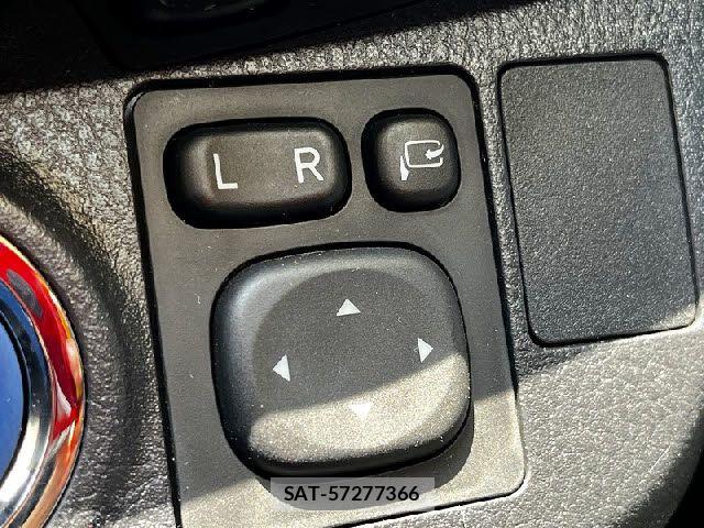 Toyota VITZ HYBRID 2017-05 8528064-17