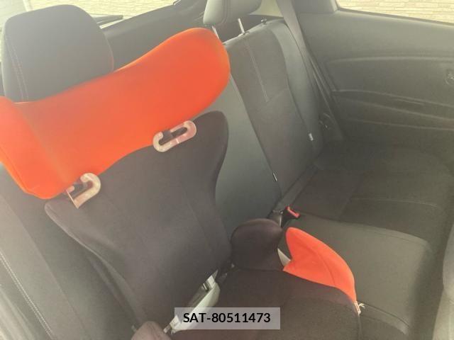 Toyota VITZ HYBRID 2018-02 8563982-22