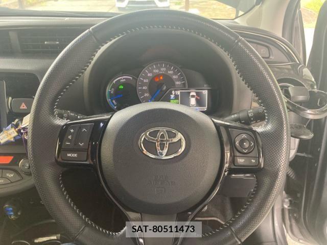 Toyota VITZ HYBRID 2018-02 8563982-24