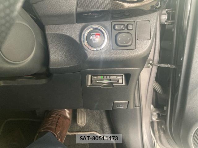 Toyota VITZ HYBRID 2018-02 8563982-25