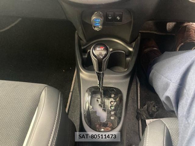 Toyota VITZ HYBRID 2018-02 8563982-27