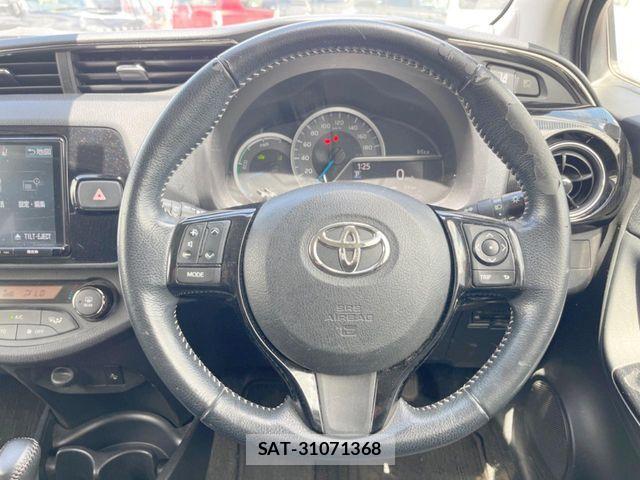 Toyota VITZ HYBRID 2017-09 8662220-11