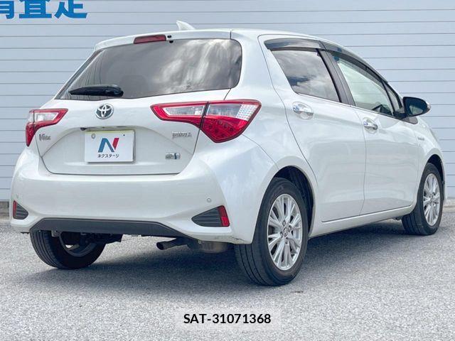 Toyota VITZ HYBRID 2017-09 8662220-17