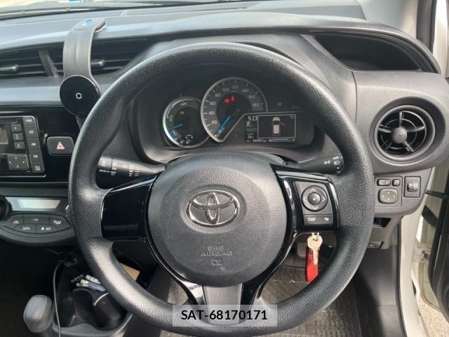 Toyota VITZ HYBRID 2017-09 8662214-12