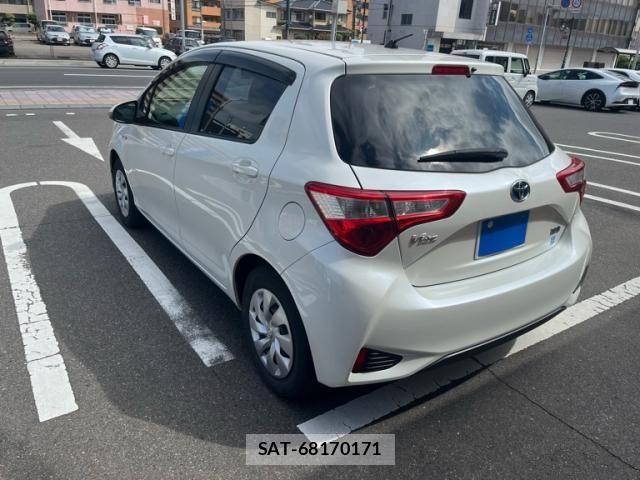 Toyota VITZ HYBRID 2017-09 8662214-3