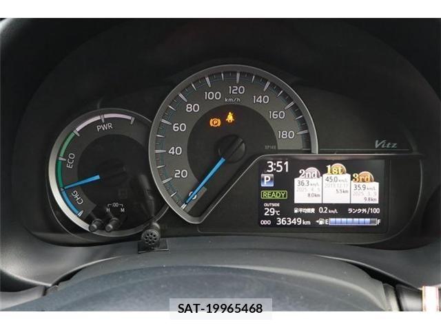 Toyota VITZ HYBRID 2019-04 8746654-18