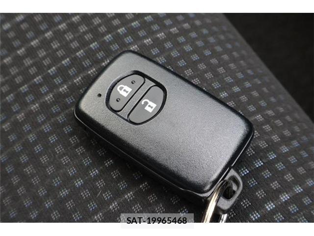 Toyota VITZ HYBRID 2019-04 8746654-19
