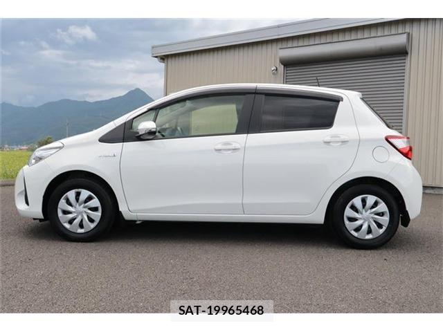 Toyota VITZ HYBRID 2019-04 8746654-29