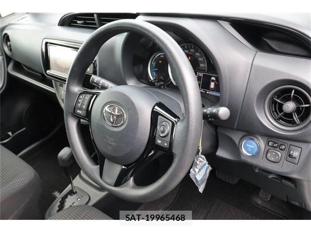 Toyota VITZ HYBRID 2019-04 8746654-6
