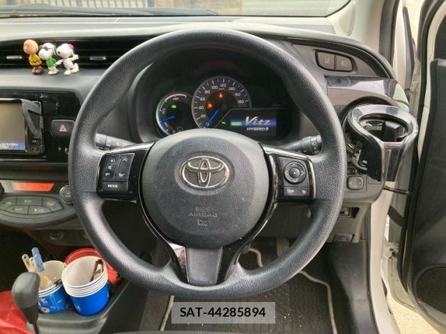 Toyota VITZ HYBRID 2018-06 8746653-10