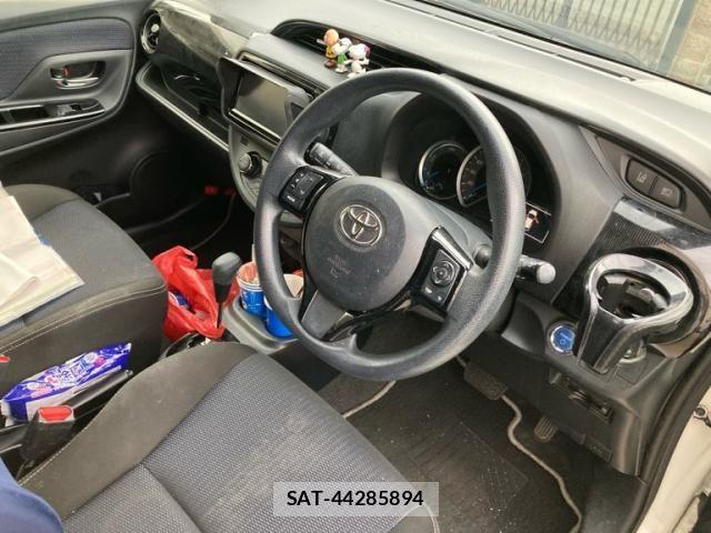Toyota VITZ HYBRID 2018-06 8746653-6