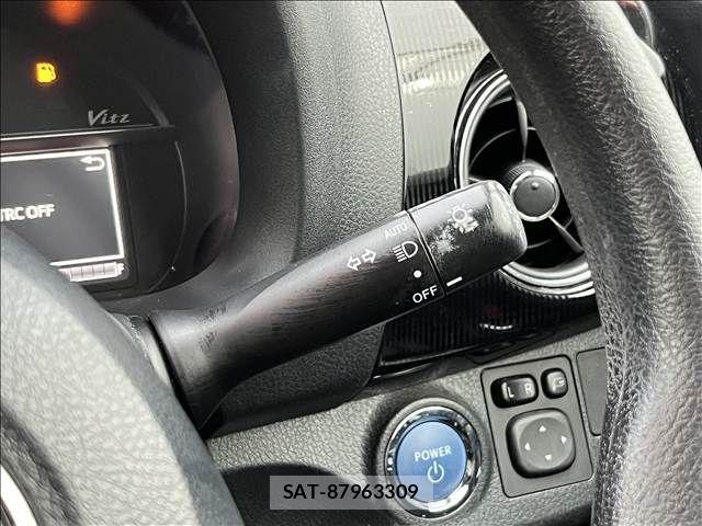 Toyota VITZ HYBRID 2018-12 8782529-13