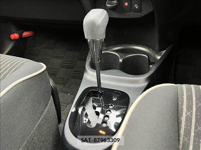 Toyota VITZ HYBRID 2018-12 8782529-22