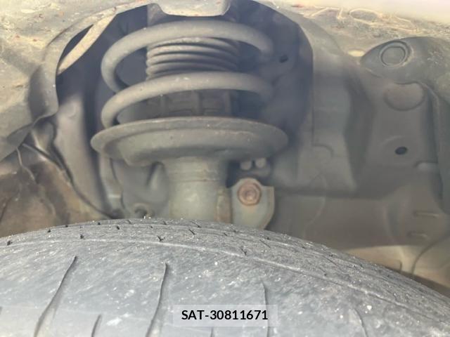 Toyota VITZ HYBRID 2019-08 8832352-9