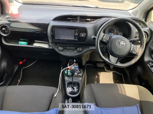 Toyota VITZ HYBRID 2019-08 8832352-12