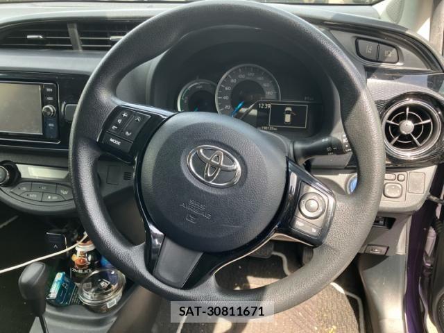 Toyota VITZ HYBRID 2019-08 8832352-17