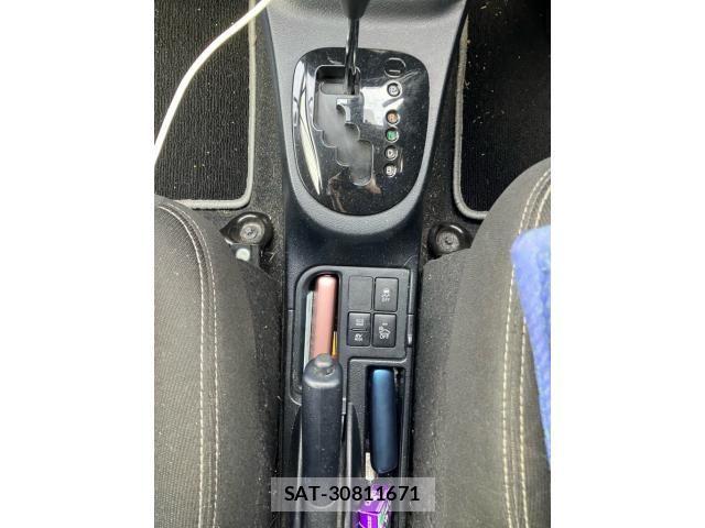 Toyota VITZ HYBRID 2019-08 8832352-23
