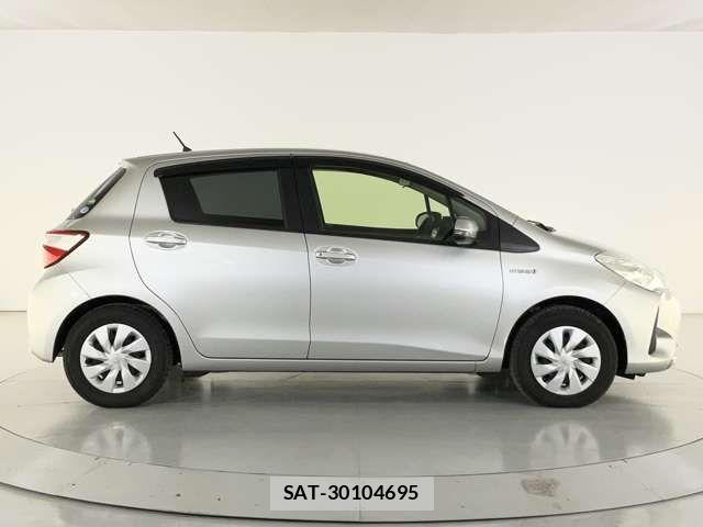 Toyota VITZ HYBRID 2019-11 8851002-5