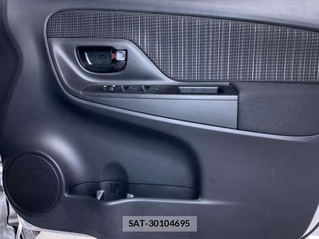 Toyota VITZ HYBRID 2019-11 8851002-13