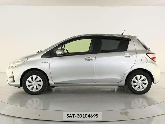 Toyota VITZ HYBRID 2019-11 8851002-1