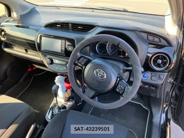 Toyota VITZ HYBRID 2017-12 8882832-8